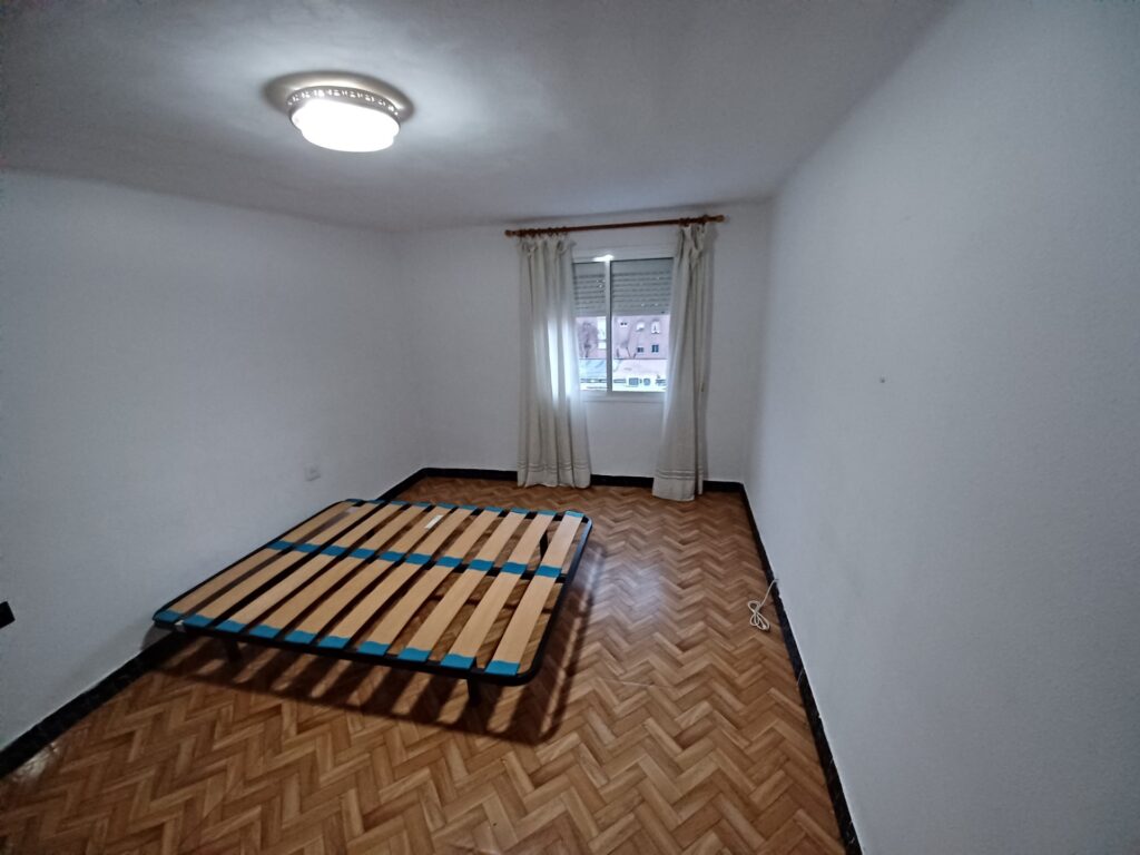 ¡Pis de lloguer a Rubí, 3 habitacions i balcó, ideal per a la teva nova vida!