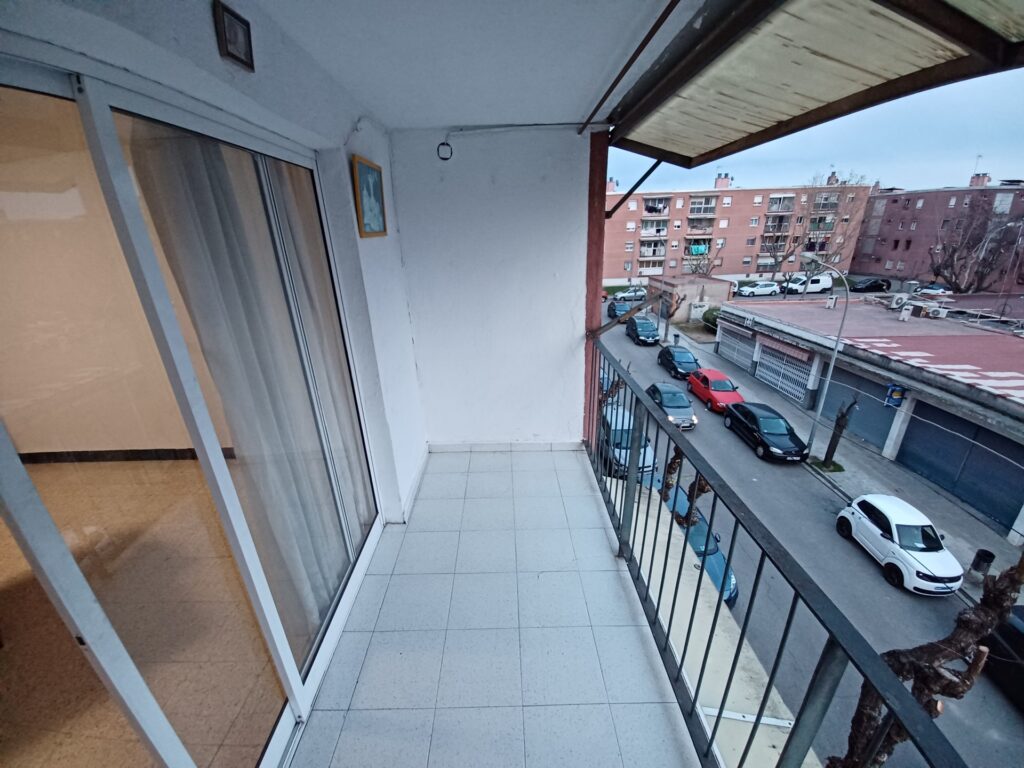 ¡Pis de lloguer a Rubí, 3 habitacions i balcó, ideal per a la teva nova vida!