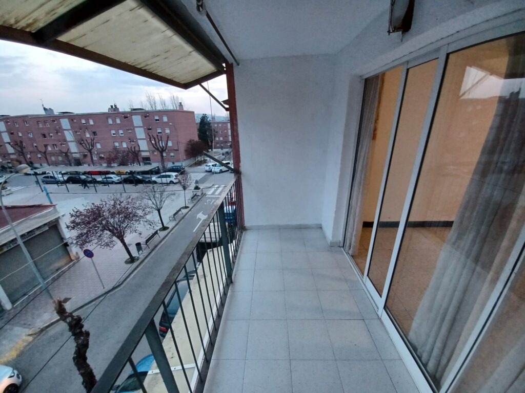 ¡Pis de lloguer a Rubí, 3 habitacions i balcó, ideal per a la teva nova vida!