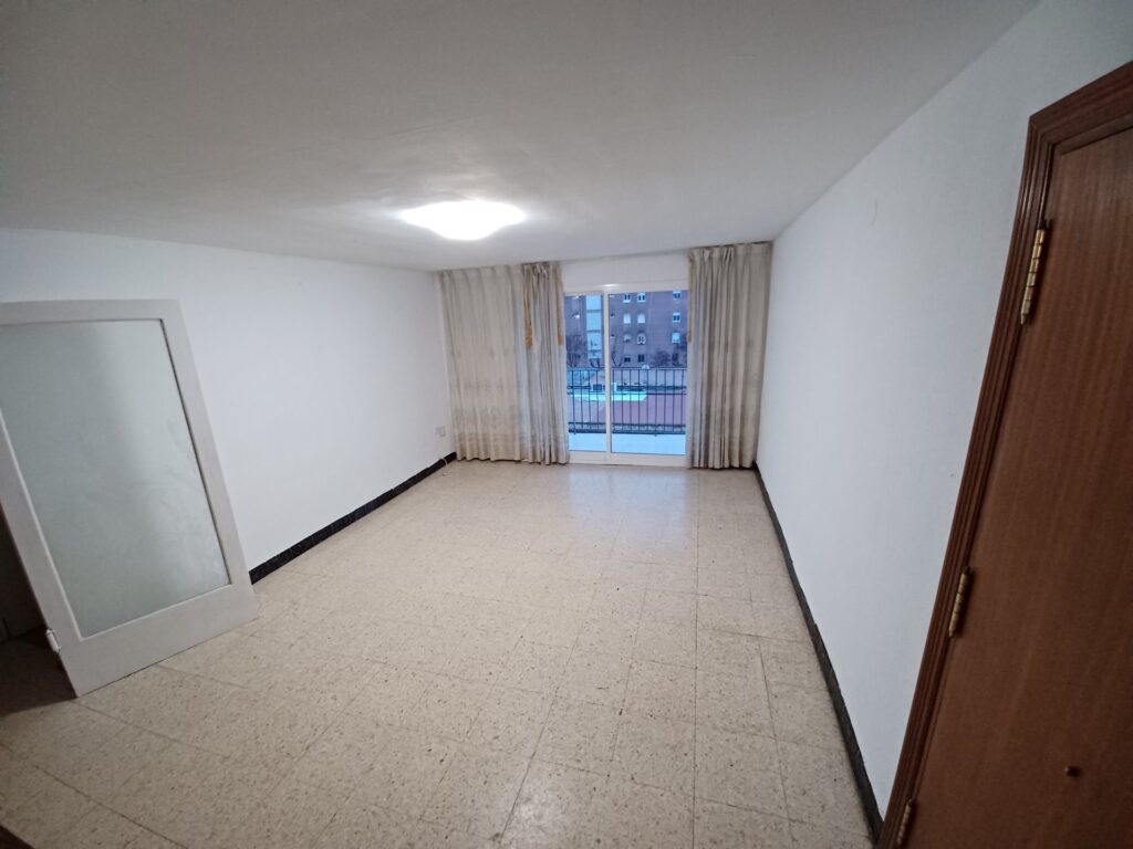 ¡Pis de lloguer a Rubí, 3 habitacions i balcó, ideal per a la teva nova vida!