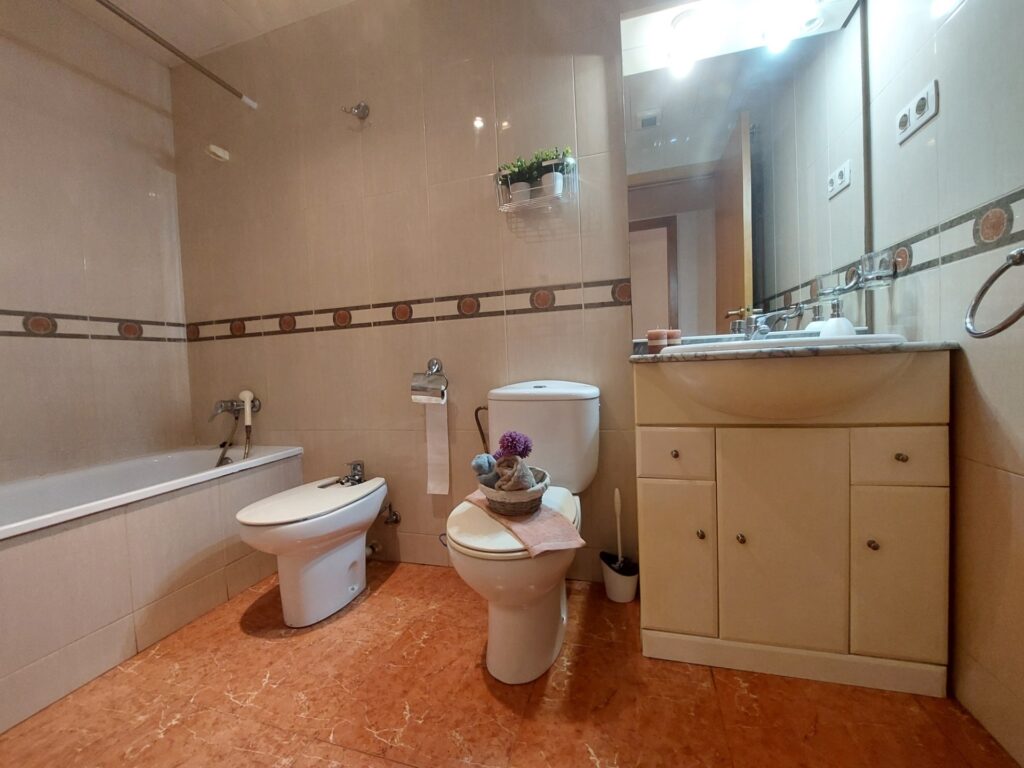 ¡Piso de 1 habitación con parking, ideal para tu nuevo hogar!