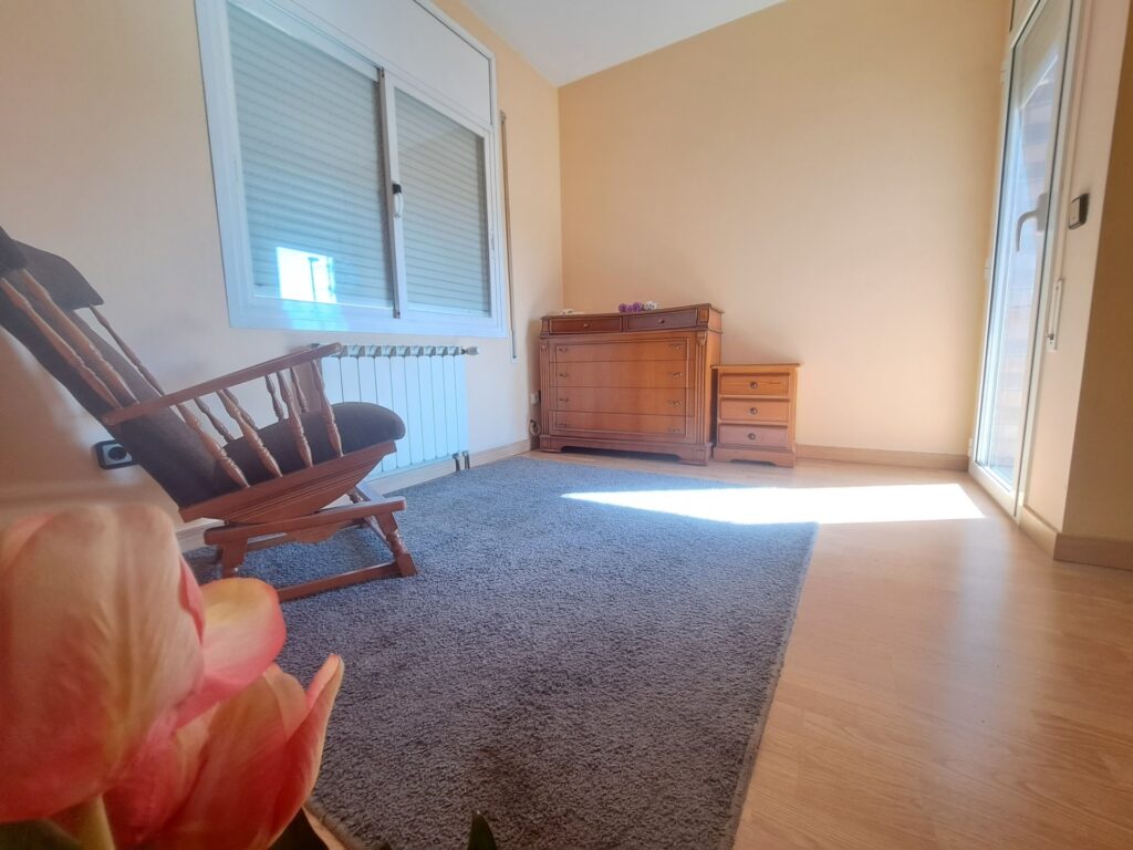 Casa Aislado en la zona de Can Vallhonrat junto al Hospital General de Catalunya.