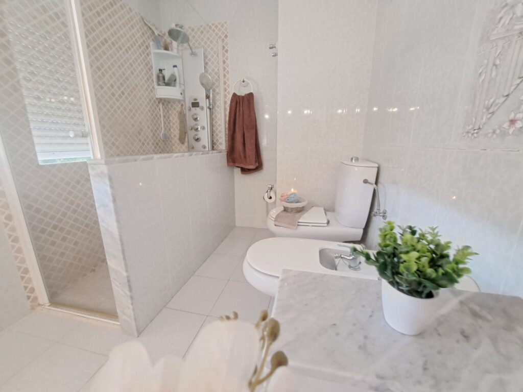 Casa Aislado en la zona de Can Vallhonrat junto al Hospital General de Catalunya.