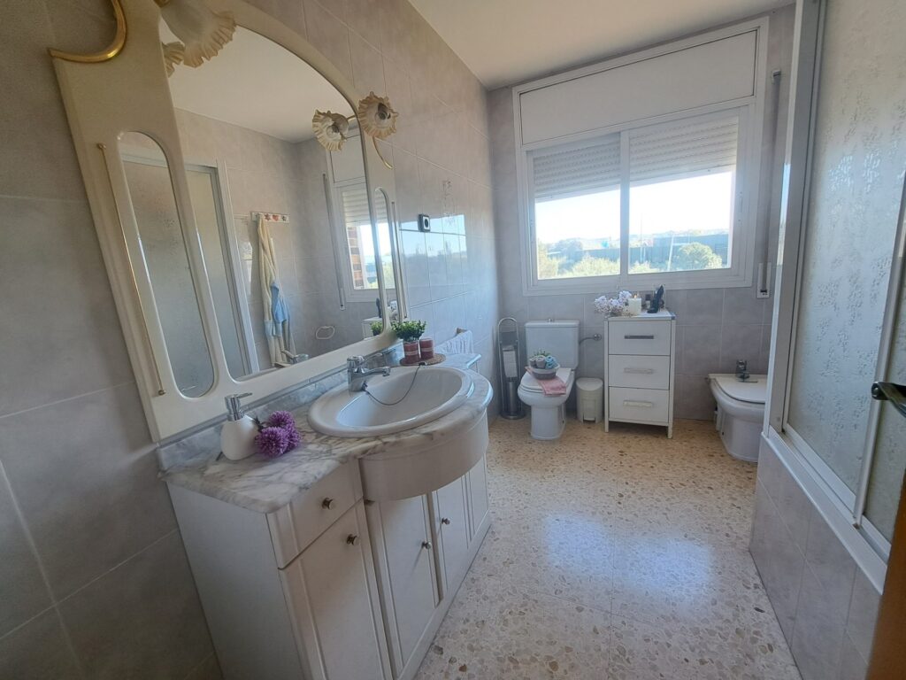 Casa Aislado en la zona de Can Vallhonrat junto al Hospital General de Catalunya.