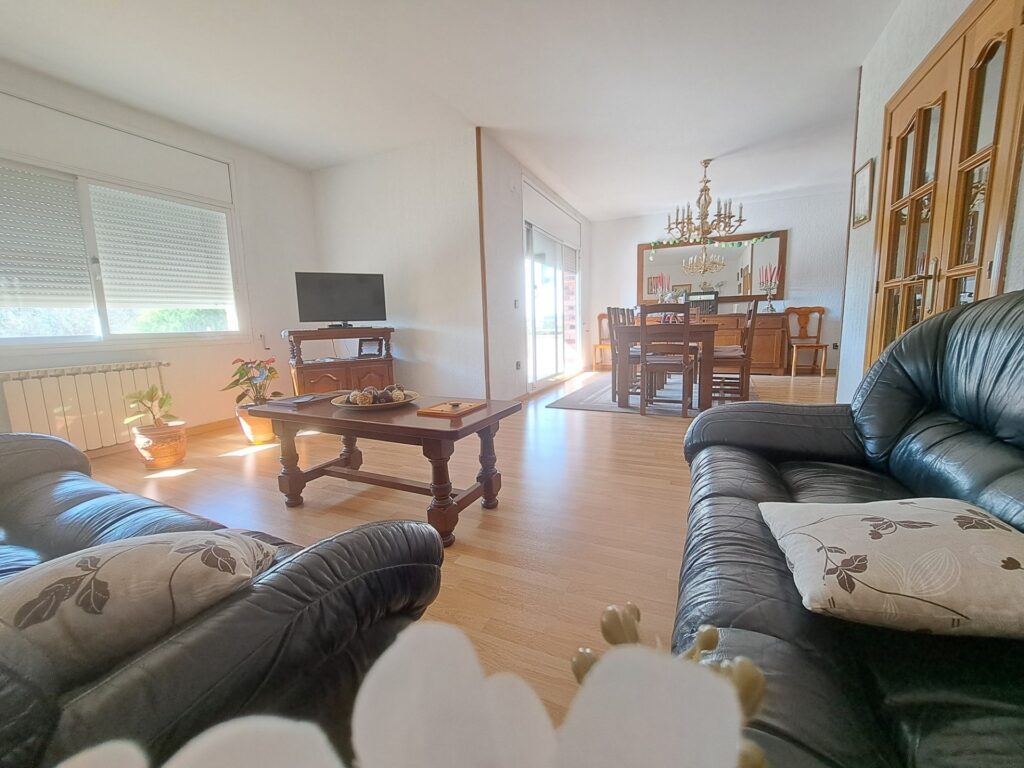 Casa Aislado en la zona de Can Vallhonrat junto al Hospital General de Catalunya.