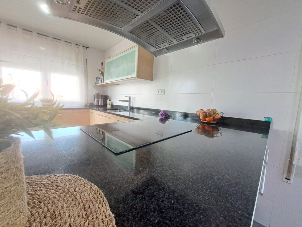 Casa Aislado en la zona de Can Vallhonrat junto al Hospital General de Catalunya.