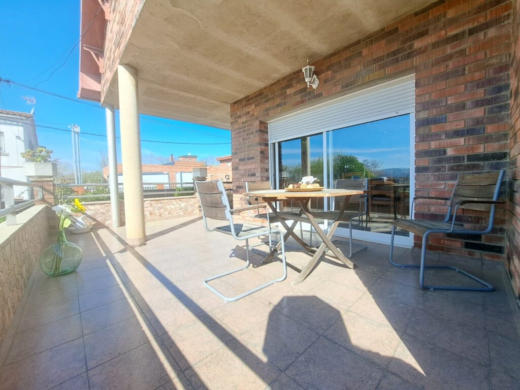 Casa Aislado en la zona de Can Vallhonrat junto al Hospital General de Catalunya.