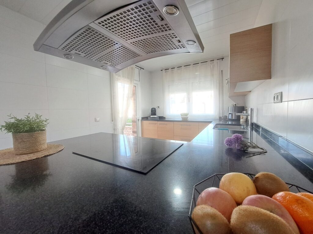 Casa Aislado en la zona de Can Vallhonrat junto al Hospital General de Catalunya.