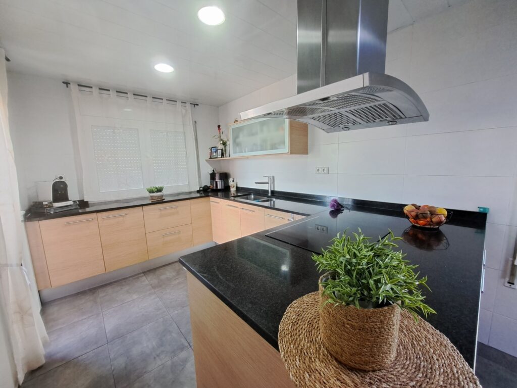 Casa Aislado en la zona de Can Vallhonrat junto al Hospital General de Catalunya.