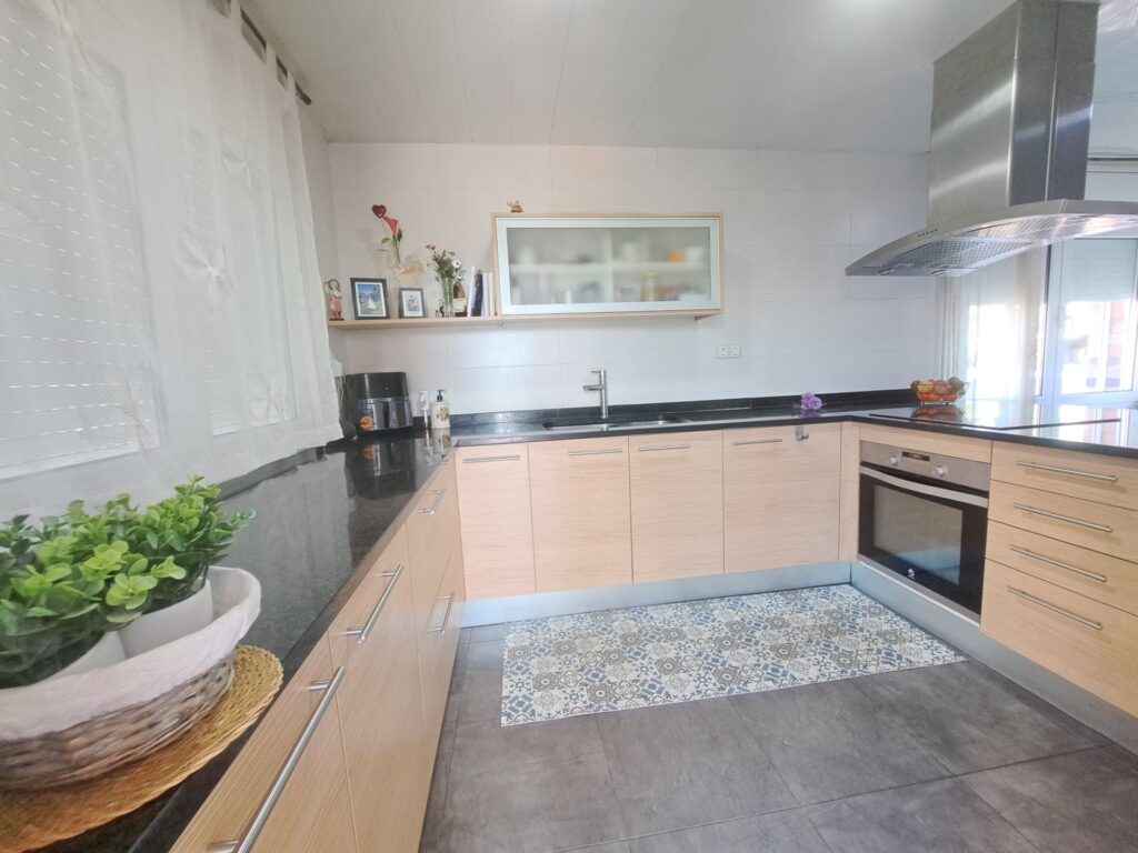 Casa Aislado en la zona de Can Vallhonrat junto al Hospital General de Catalunya.