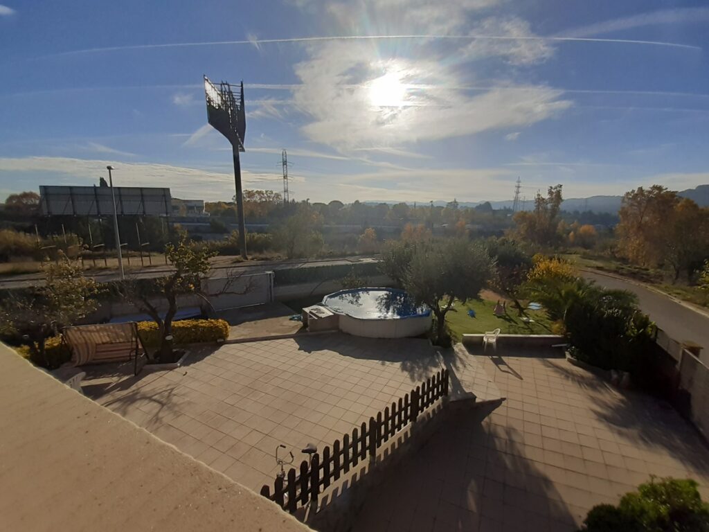 Casa Aislado en la zona de Can Vallhonrat junto al Hospital General de Catalunya.