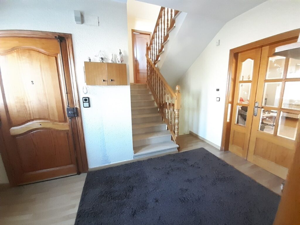 Casa Aislado en la zona de Can Vallhonrat junto al Hospital General de Catalunya.