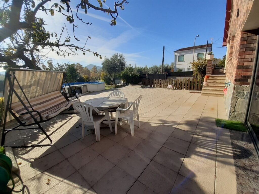 Casa Aislado en la zona de Can Vallhonrat junto al Hospital General de Catalunya.