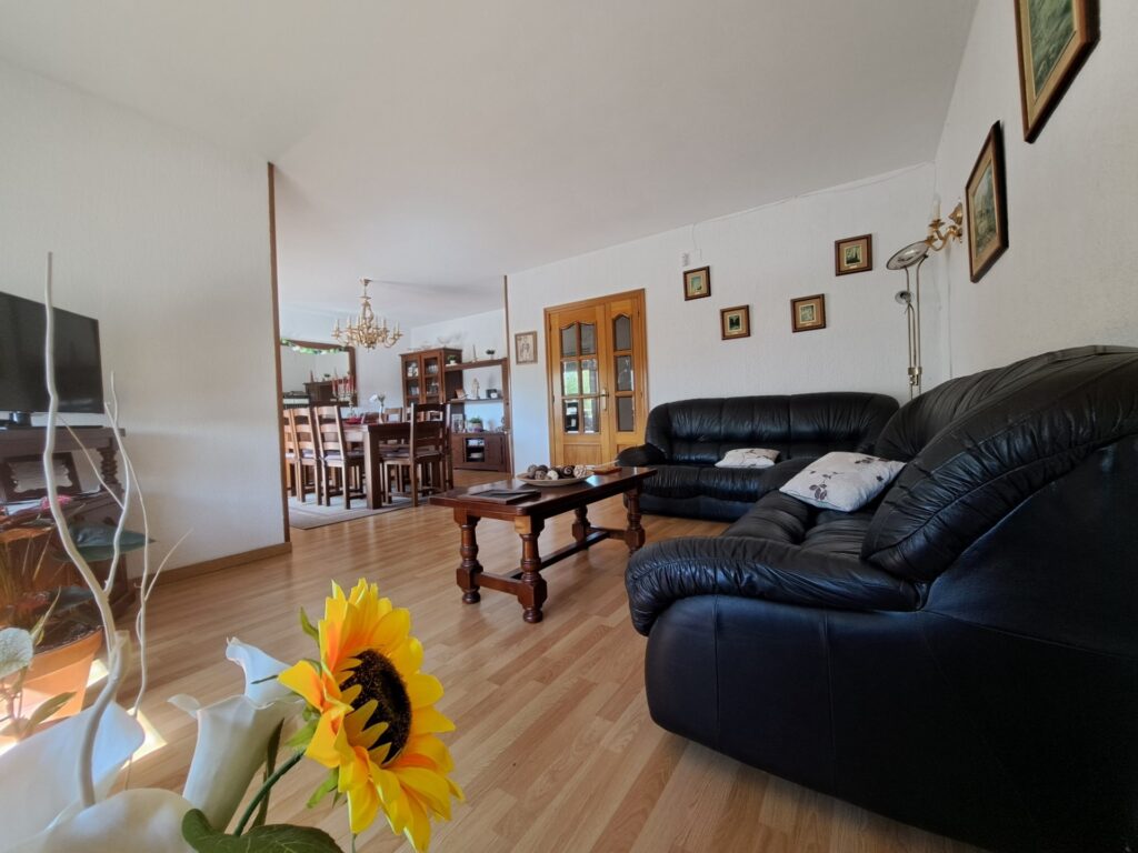 Casa Aislado en la zona de Can Vallhonrat junto al Hospital General de Catalunya.