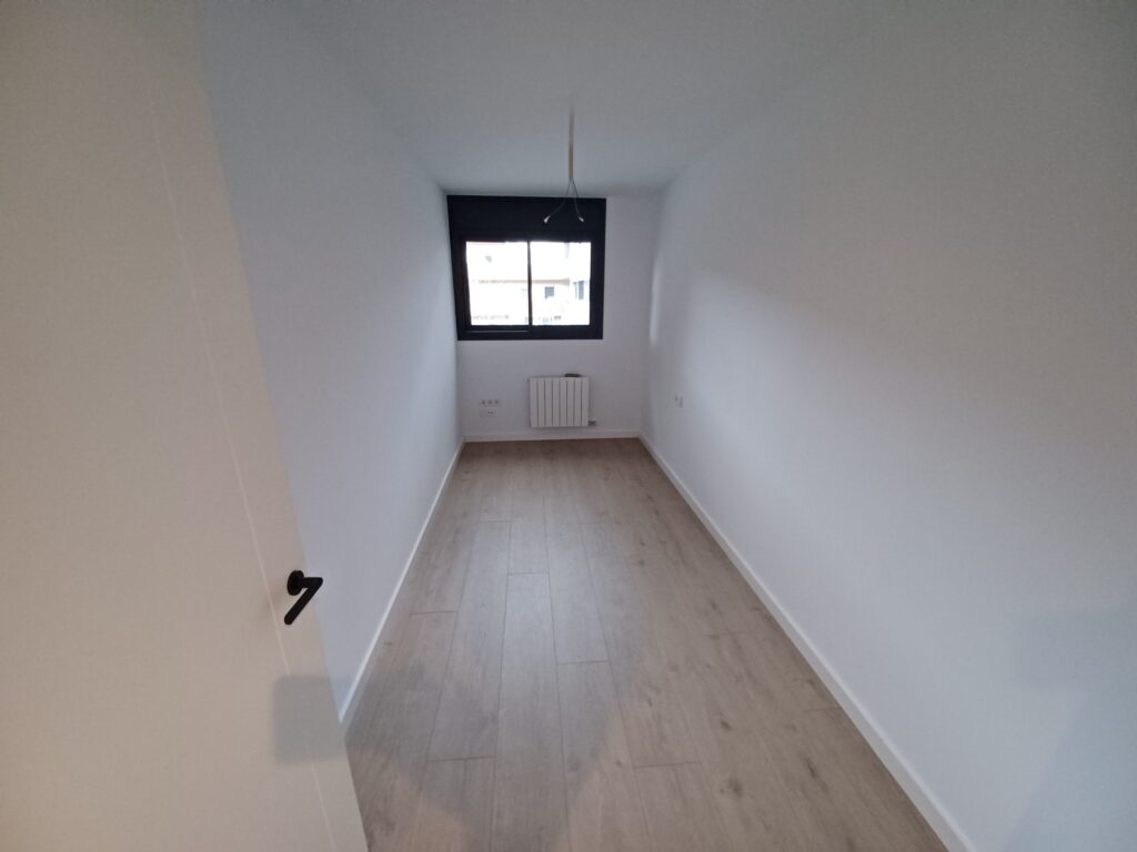 ¡Piso obra nueva en alquiler en Rubí, zona Ca n´ Alzamora de 3 habitaciones, terraza y parking incluido!