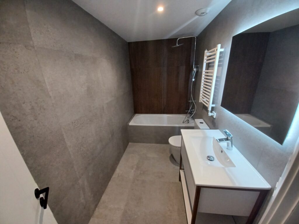 ¡Piso obra nueva en alquiler en Rubí, zona Ca n´ Alzamora de 3 habitaciones, terraza y parking incluido!