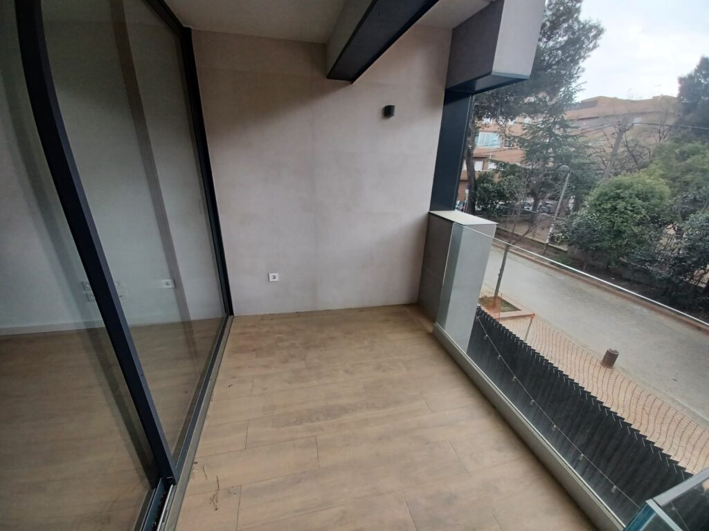 ¡Piso obra nueva en alquiler en Rubí, zona Ca n´ Alzamora de 3 habitaciones, terraza y parking incluido!