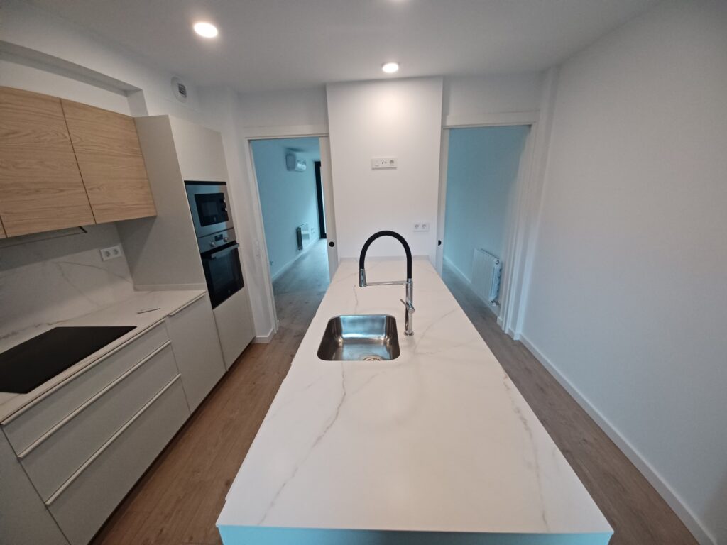 ¡Piso obra nueva en alquiler en Rubí, zona Ca n´ Alzamora de 3 habitaciones, terraza y parking incluido!