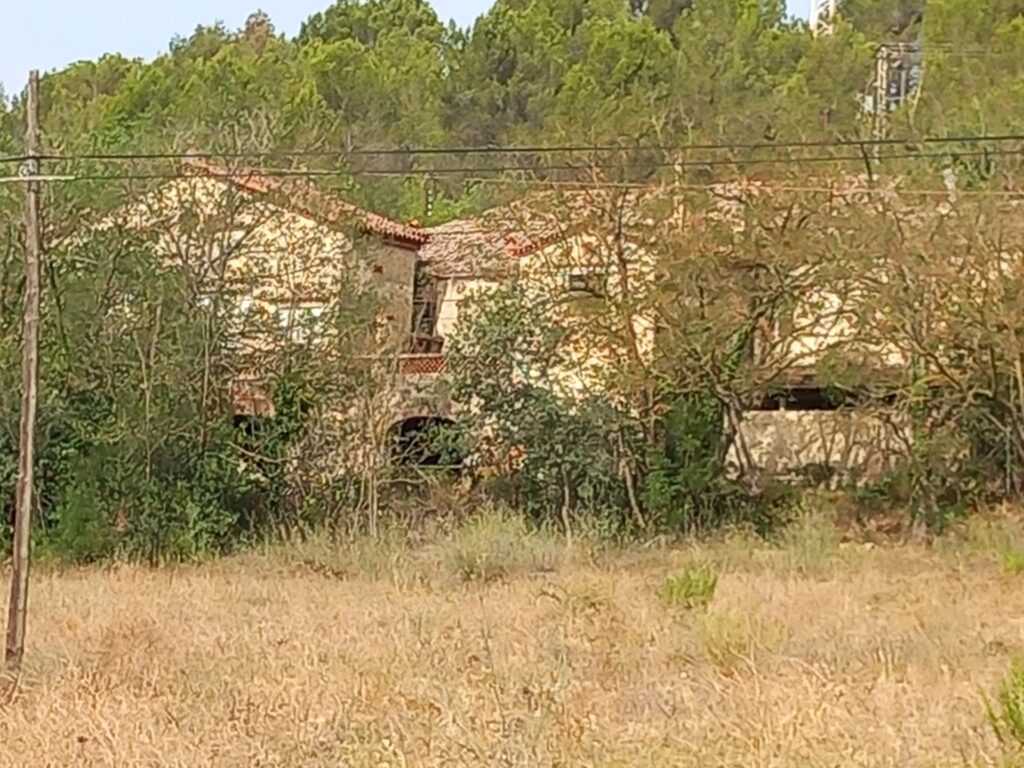 TERRASSA: Terreny de 167.577M2 amb Masia