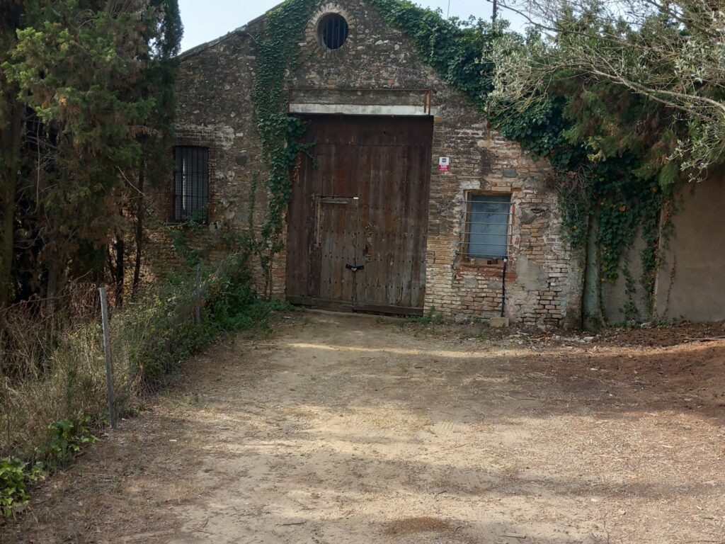 TERRASSA: Terreny de 167.577M2 amb Masia