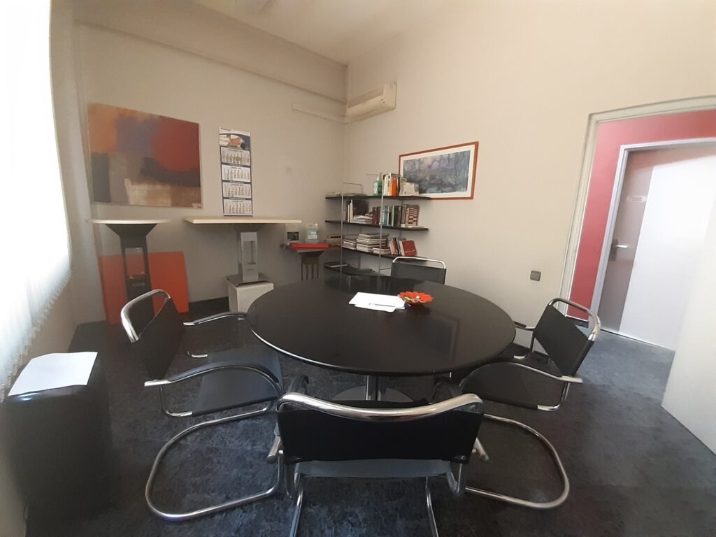 RUBI: RUBI: Nave industrial adosada de PB+P1+Altillo