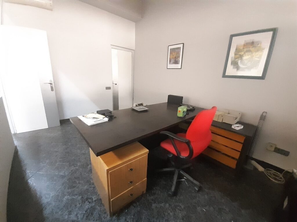 RUBI: RUBI: Nave industrial adosada de PB+P1+Altillo