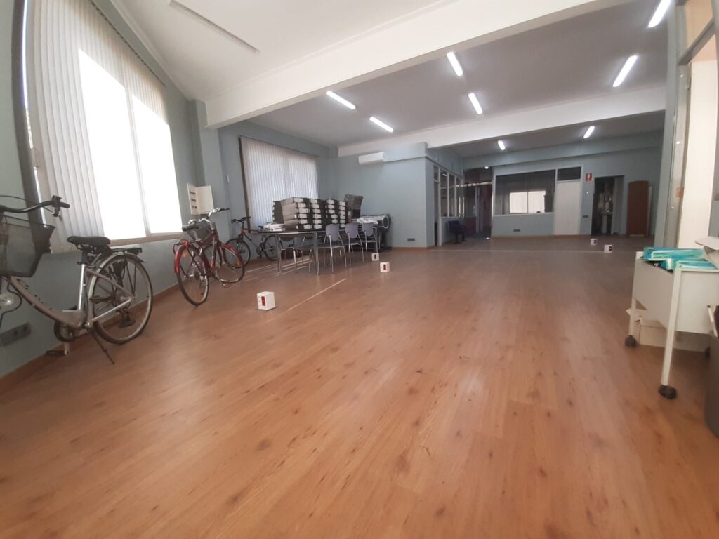 RUBI: RUBI: Nave industrial adosada de PB+P1+Altillo