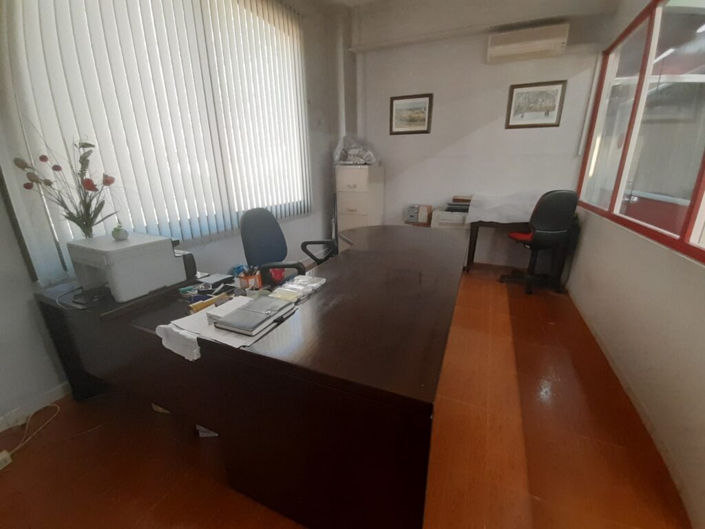 RUBI: RUBI: Nave industrial adosada de PB+P1+Altillo