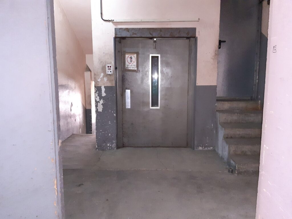 RUBI: RUBI: Nave industrial adosada de PB+P1+Altillo