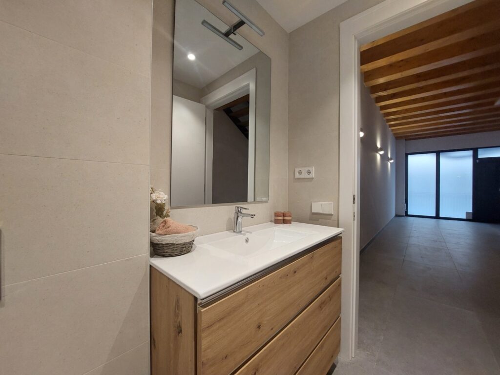 Casa d´Obra Nova acabada al centre de Rubí