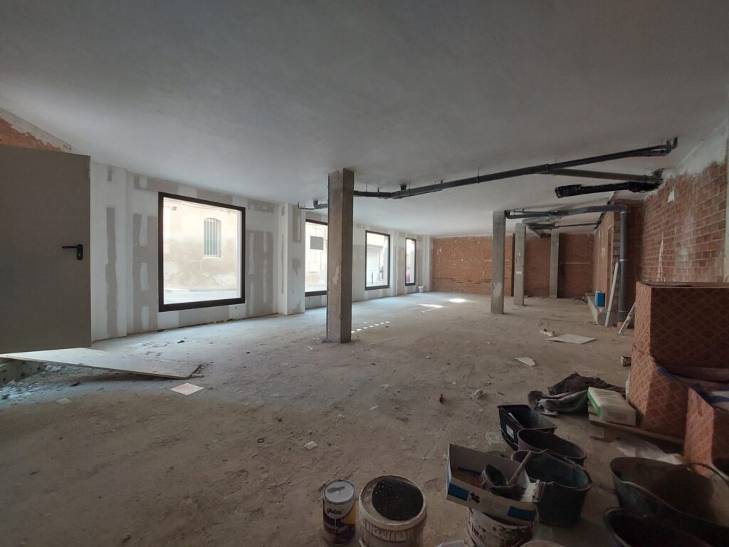 ¿Buscas un local en alquiler en Rubí?