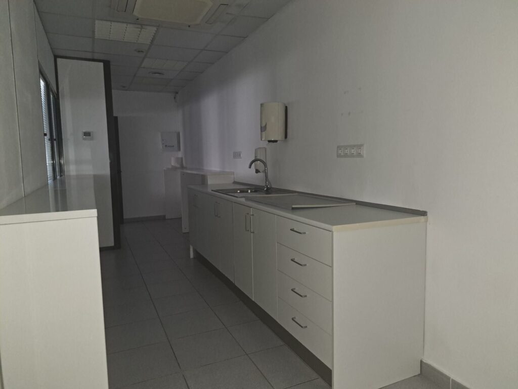 Oficina situada en Sant Cugat del Vallès en la zona de Camí Can Calders.