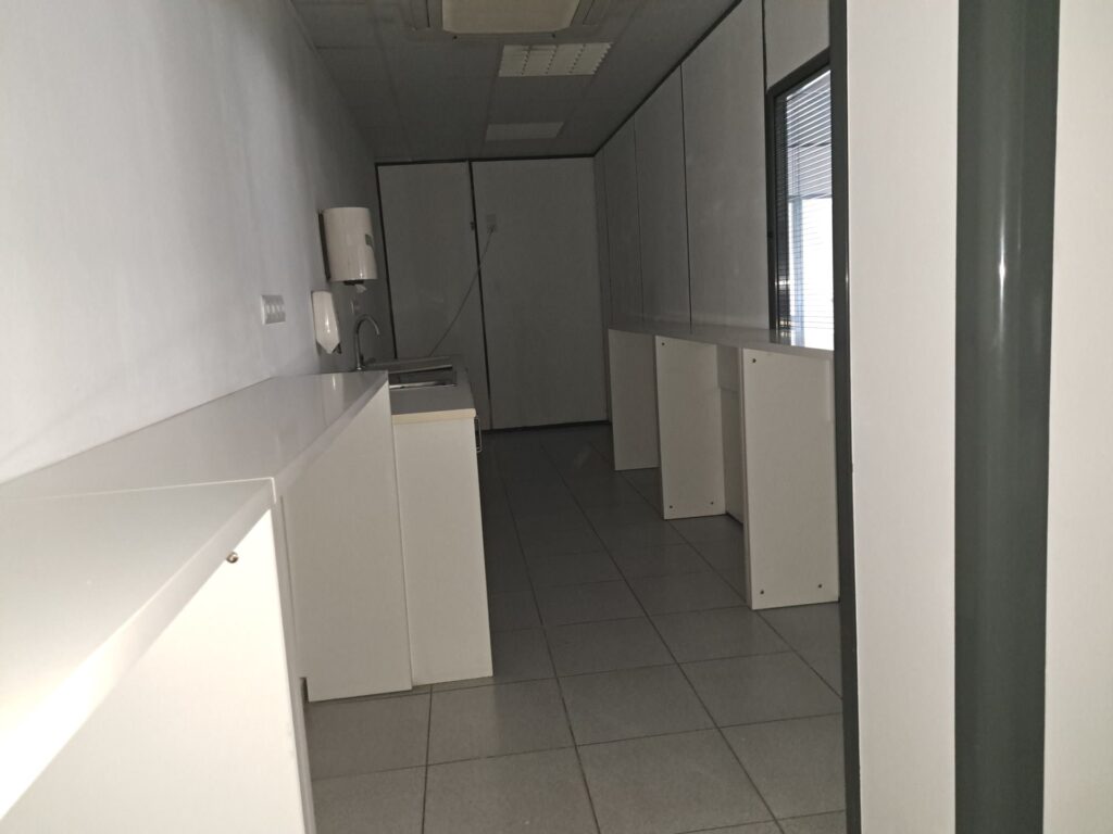 Oficina situada en Sant Cugat del Vallès en la zona de Camí Can Calders.
