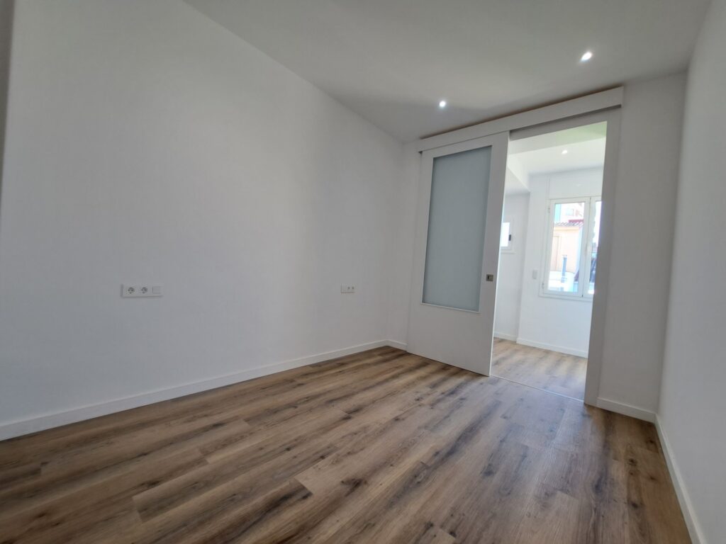 Pis totalment reformat amb àmplia terrassa!