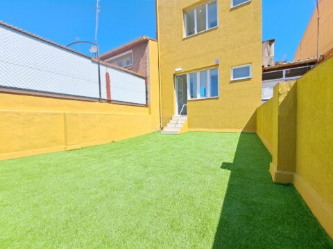 ¡Piso totalmente reformado con amplia terraza!