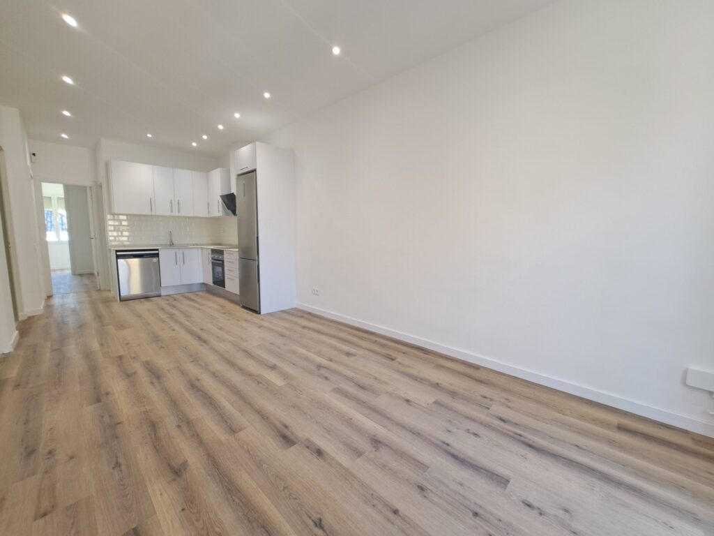 Pis totalment reformat amb àmplia terrassa!