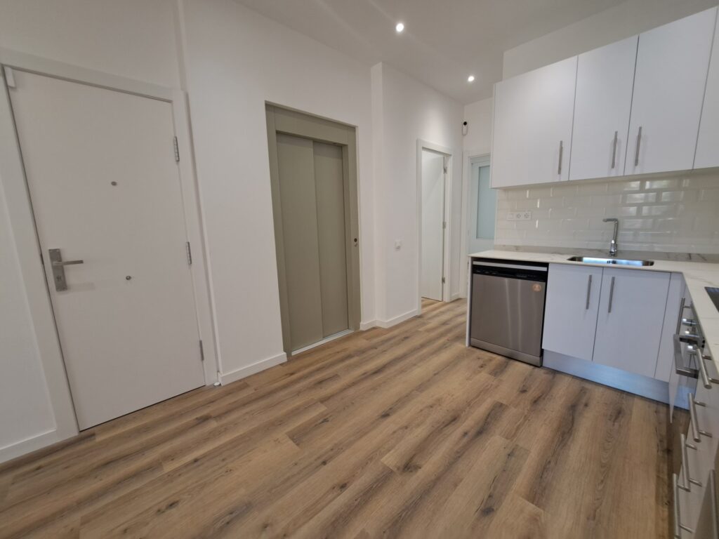 Pis totalment reformat amb àmplia terrassa!