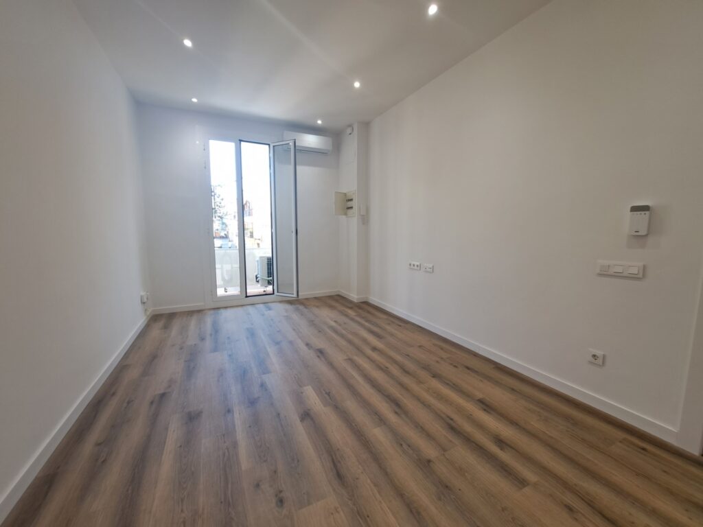 Pis totalment reformat amb àmplia terrassa!