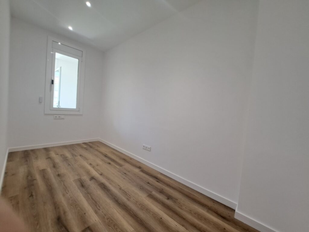 Pis totalment reformat amb àmplia terrassa!