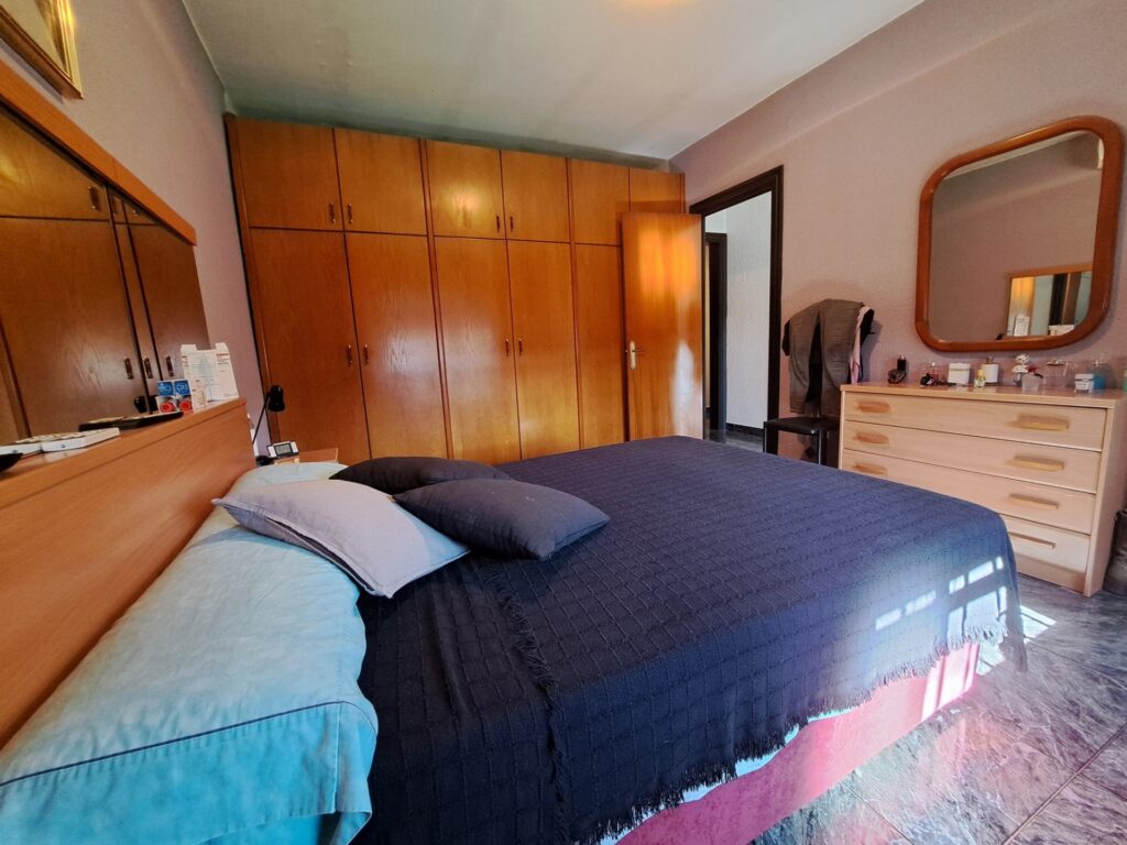 ¡Fantàstica casa adossada en bon estat amb àmplia terrassa!