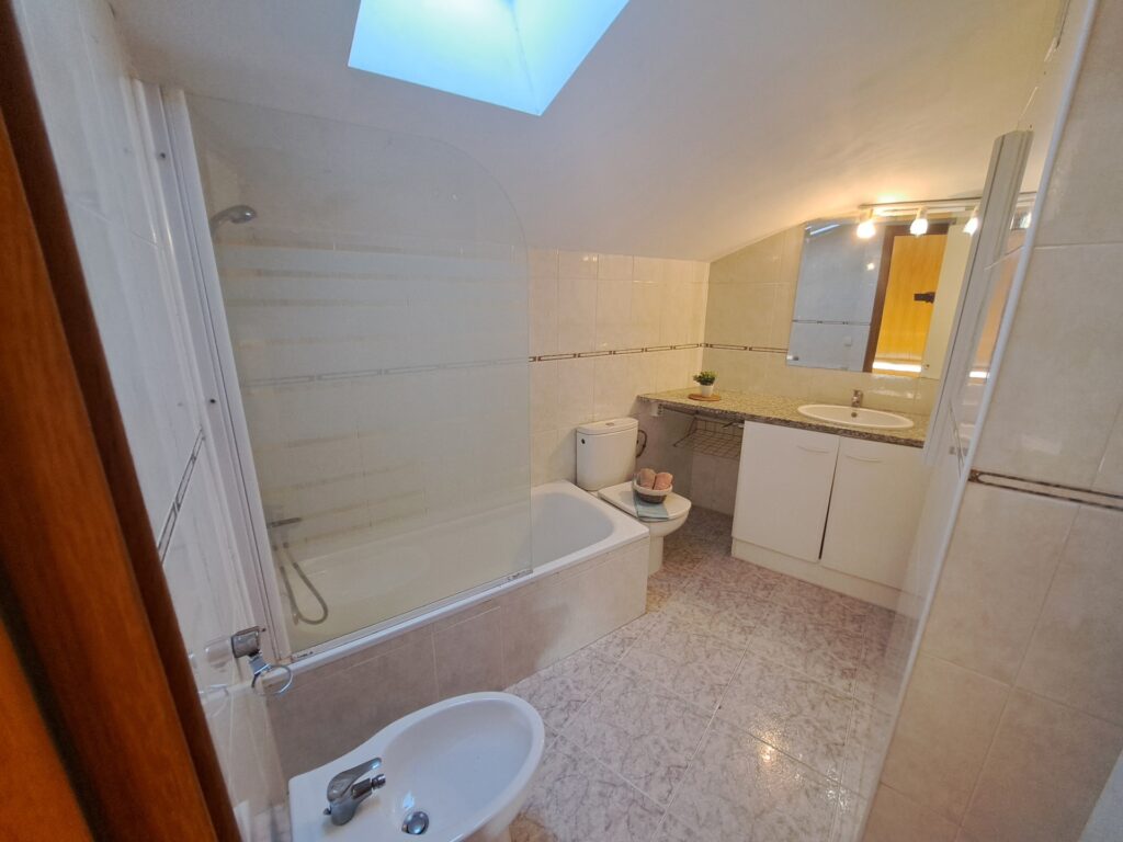 ¡Dúplex en Ca n´ Alzamora con terraza, piscina comunitaria, parking y trastero!