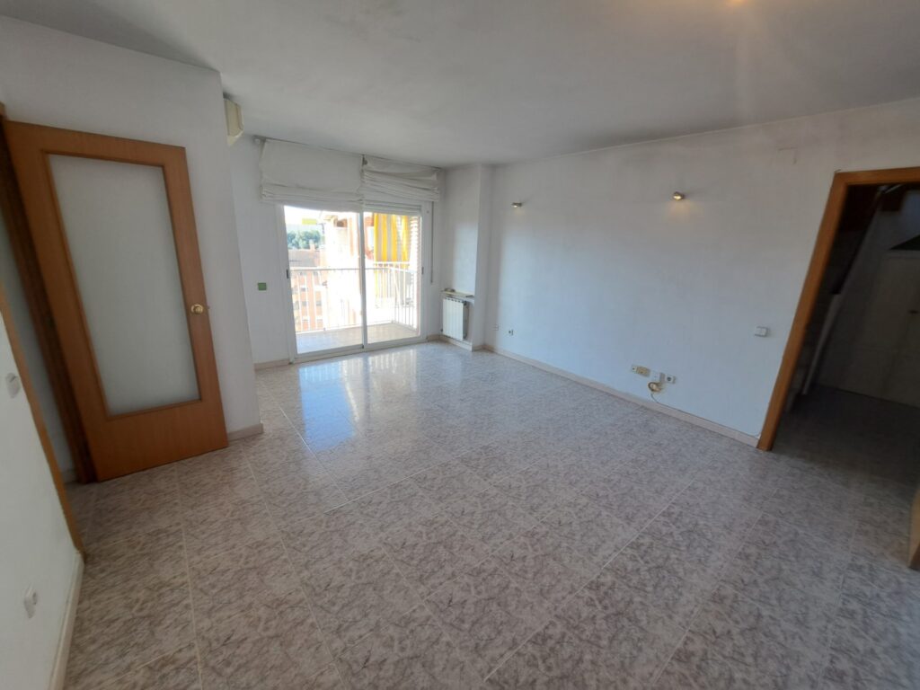 ¡Dúplex en Ca n´ Alzamora con terraza, piscina comunitaria, parking y trastero!