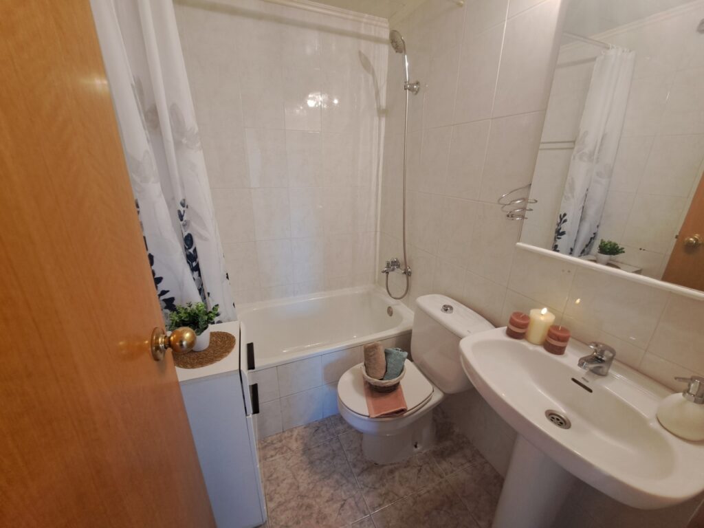 ¡Dúplex en Ca n´ Alzamora con terraza, piscina comunitaria, parking y trastero!