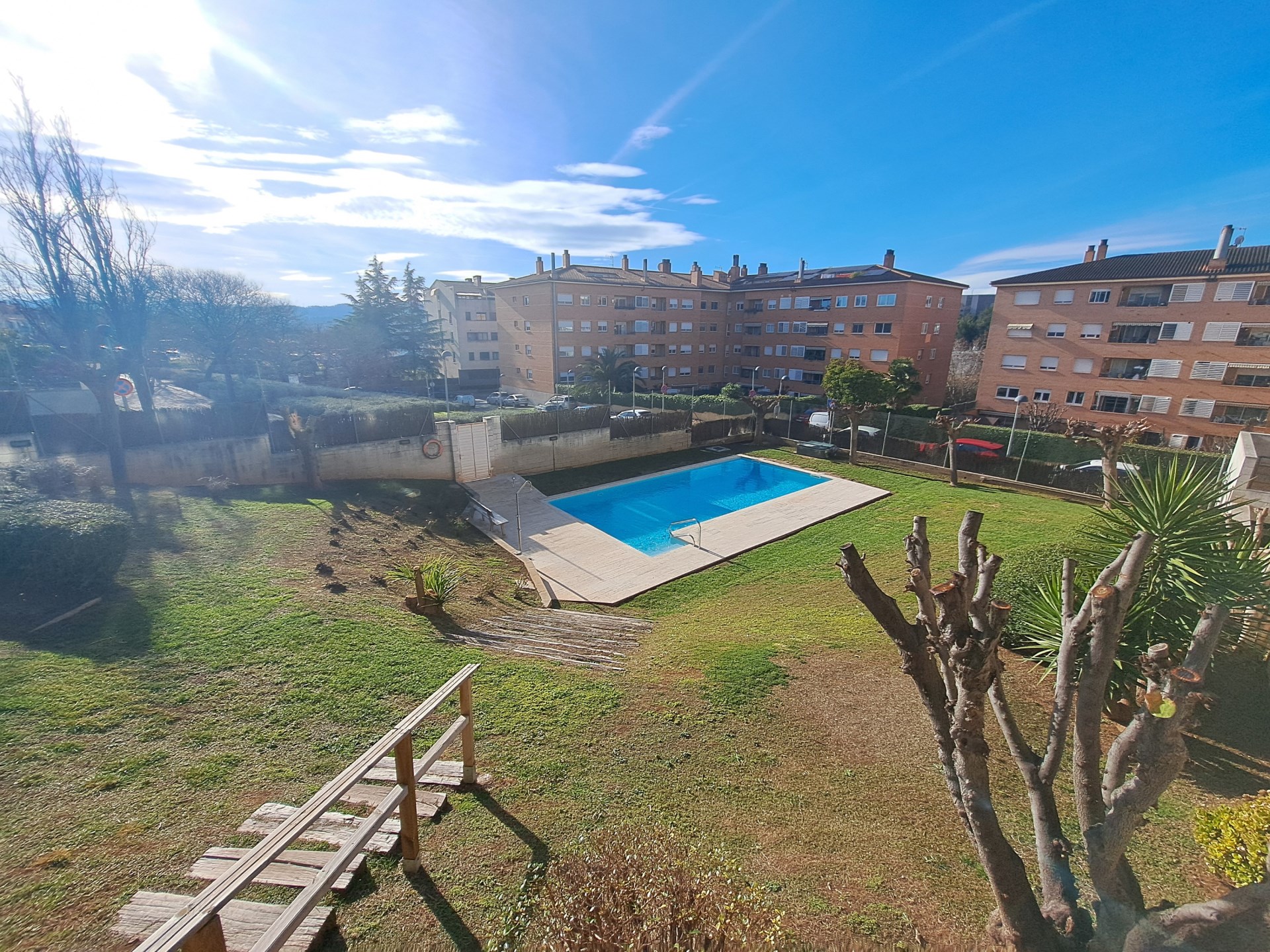 ¡Dúplex en Ca n´ Alzamora con terraza, piscina comunitaria, parking y trastero!