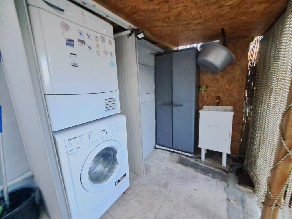 Chalet unifamiliar aislado todo en planta de 3 habitaciones y piscina totalmente reformado.