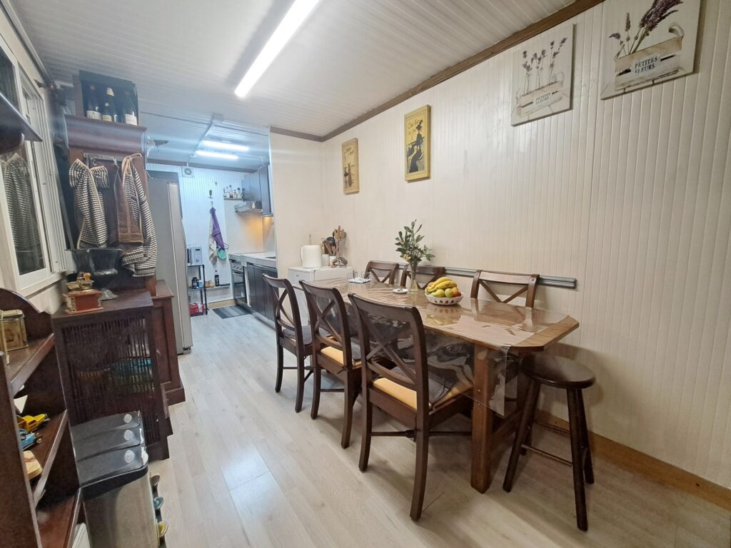 Chalet unifamiliar aislado todo en planta de 3 habitaciones y piscina totalmente reformado.