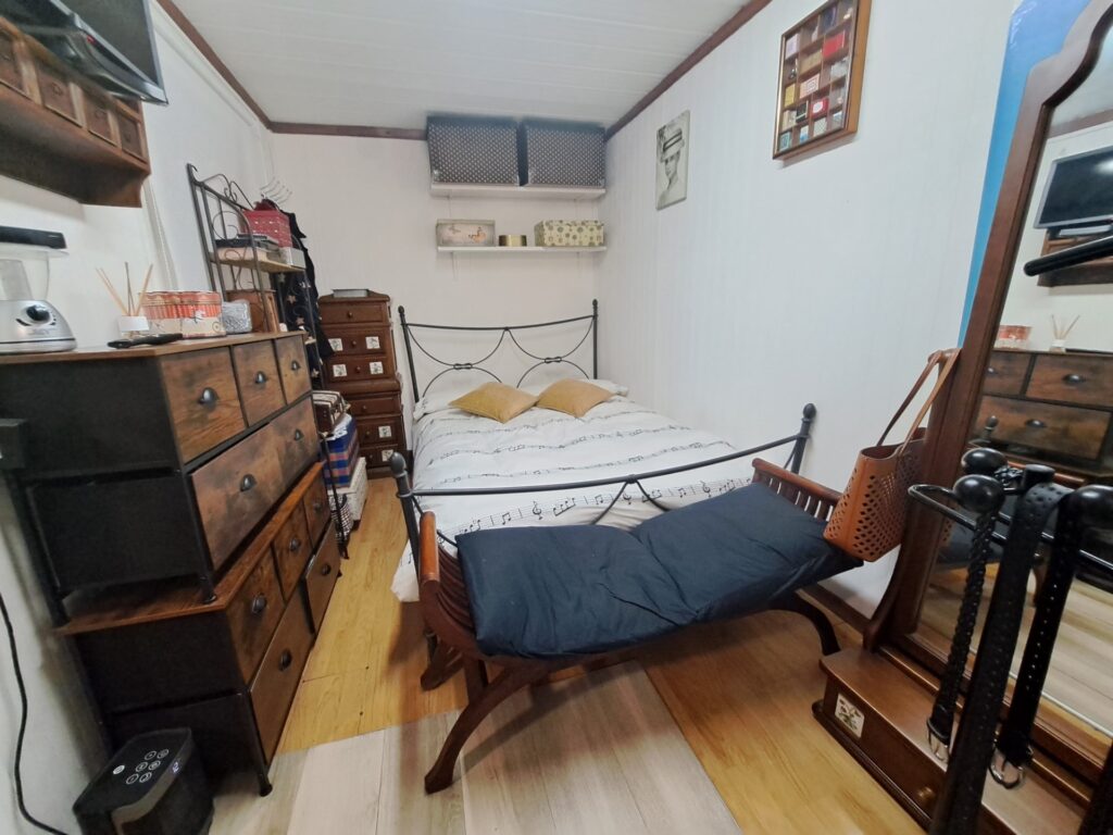 Chalet unifamiliar aislado todo en planta de 3 habitaciones y piscina totalmente reformado.