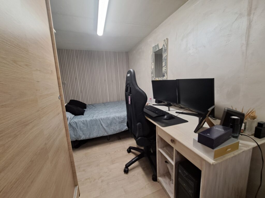 Chalet unifamiliar aislado todo en planta de 3 habitaciones y piscina totalmente reformado.