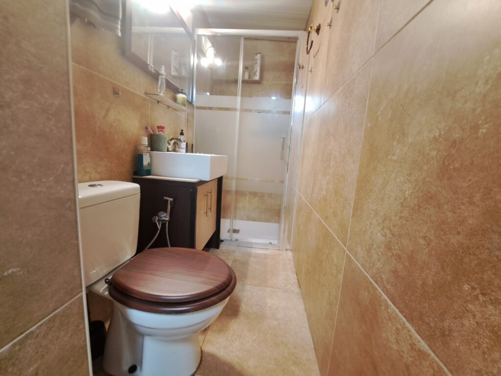 Chalet unifamiliar aislado todo en planta de 3 habitaciones y piscina totalmente reformado.