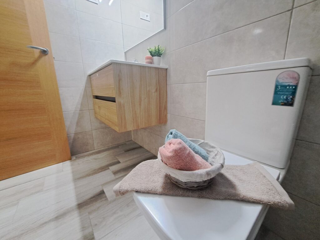Chalet unifamiliar aislado todo en planta de 3 habitaciones y piscina totalmente reformado.